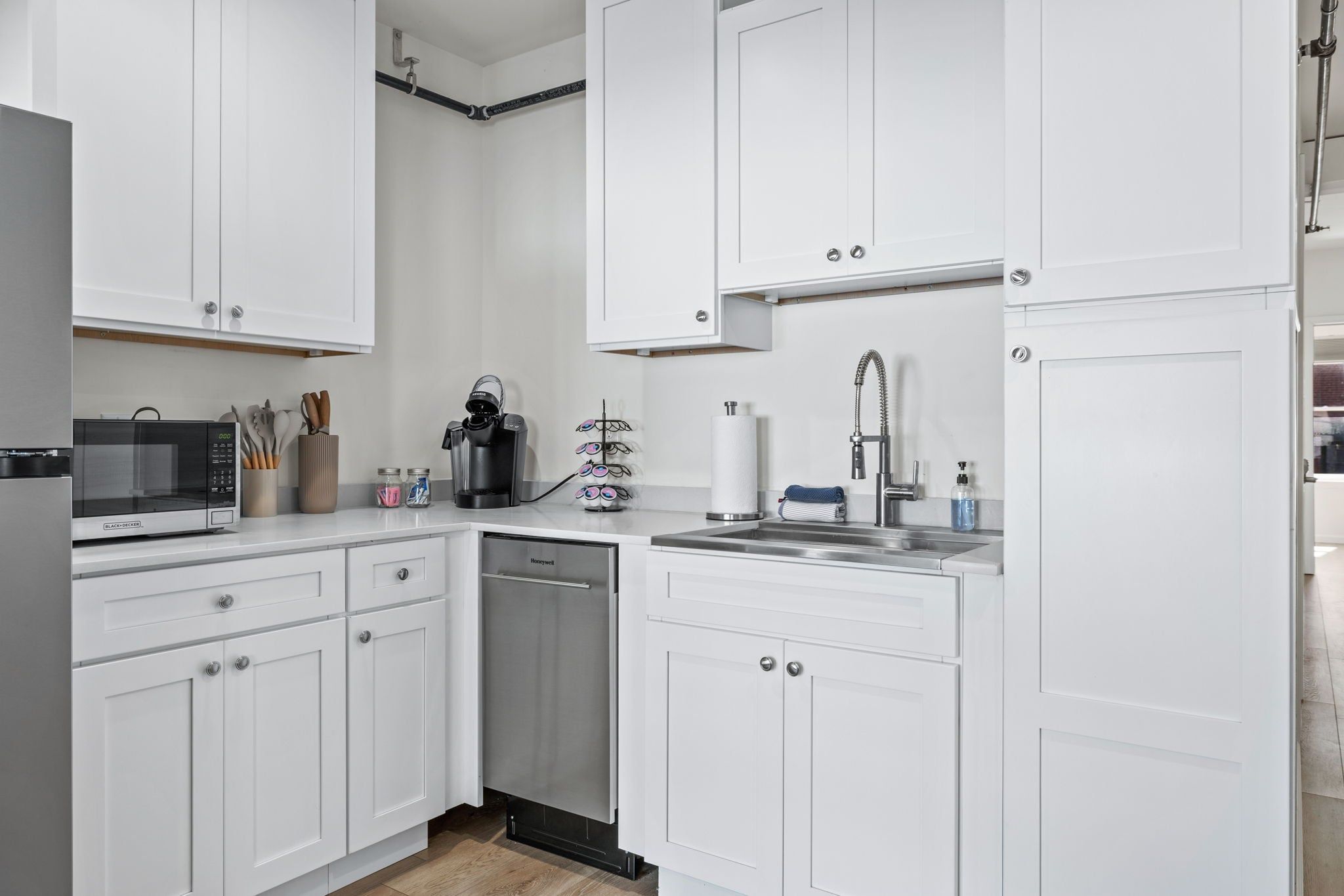 Coffee/tea maker, fridge, microwave, dishwasher