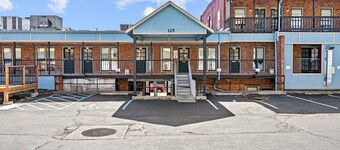 Main Street 2BR - Walk to Dining & Riverfront