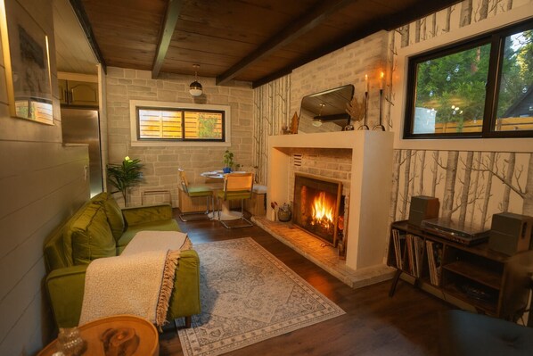 TV, fireplace