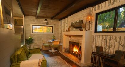 Christmas Tree Cottage / EV Charger / Fenced In Yard For Pets & Kids