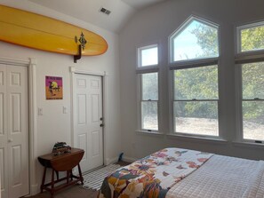 4 bedrooms, iron/ironing board, WiFi - New 2026 Rental ~ Spacious Beach House with Hot Tub ~ Easy Walk to the Beach (Kitty Hawk)