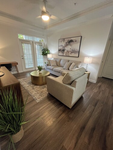  Walk-in Spacious 3-bedroom apartment with AC in lovely Alpharetta