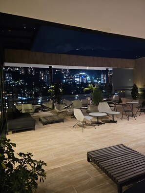 Terrace/patio - Luxury Loft in El Poblado with Panoramic View of Medellín (Medellín)