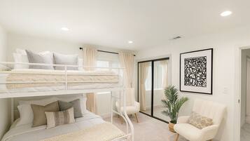 3 bedrooms, iron/ironing board, free WiFi, bed sheets