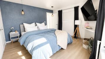 3 bedrooms, iron/ironing board, WiFi (free), bed sheets