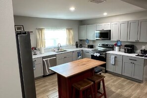 Private kitchen - A home away from home! (Bradenton)