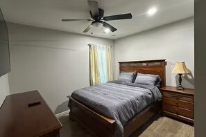 3 slaapkamers, een strijkplank/strijkijzer, wifi, beddengoed