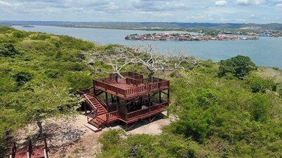 Spacious 4-bedroom house close lovely island Flores with AC
" Selva Maya Stay"