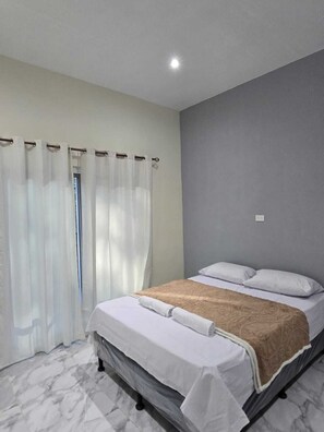 4 bedrooms, WiFi, bed sheets, wheelchair access