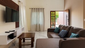 TV - Spacious 4-bedroom house close lovely island Flores with AC
" Selva Maya Stay" (Flores)
