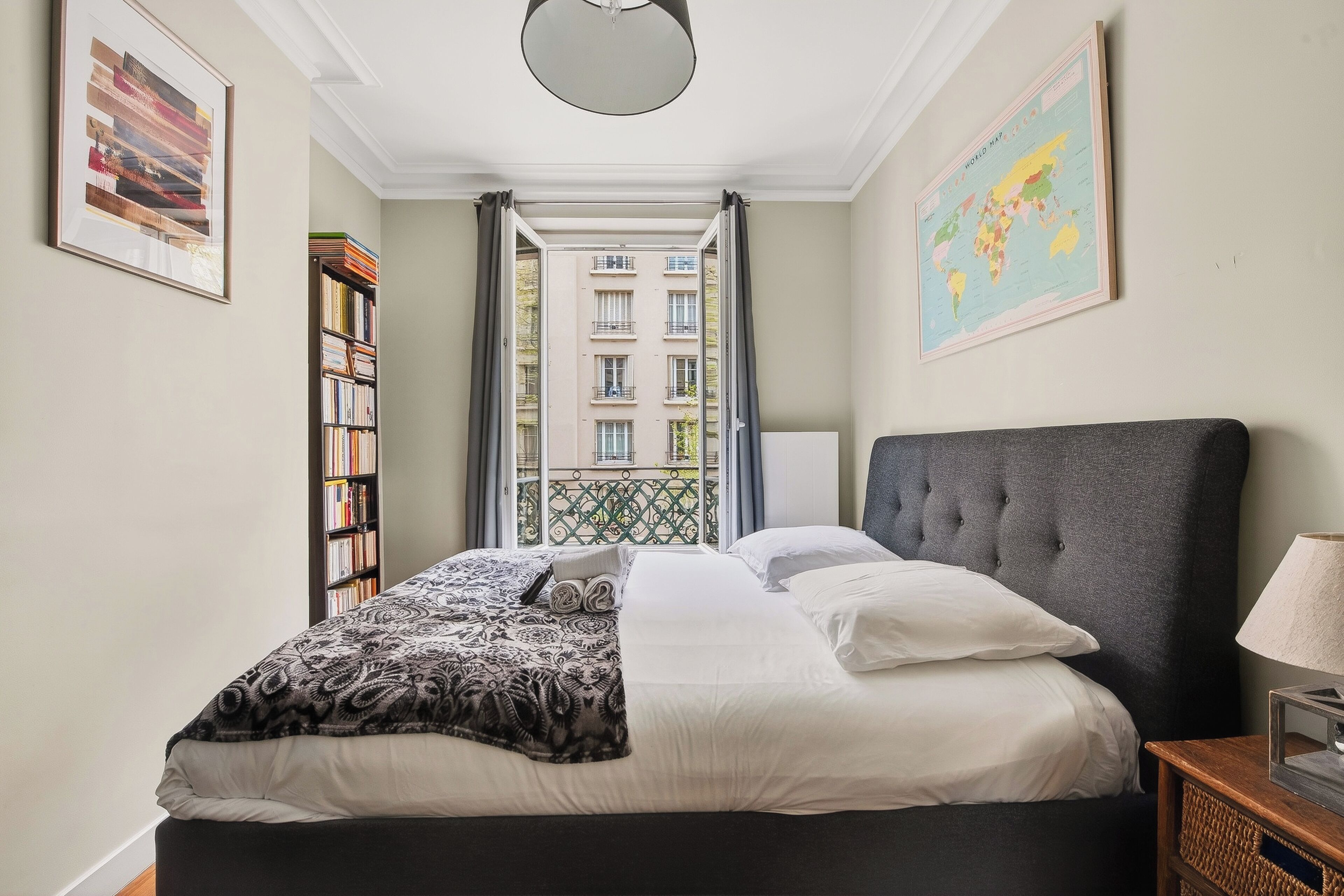 2 bedrooms, iron/ironing board, internet, bed sheets
