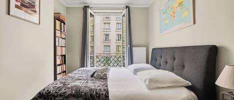 2 bedrooms, iron/ironing board, internet, bed sheets