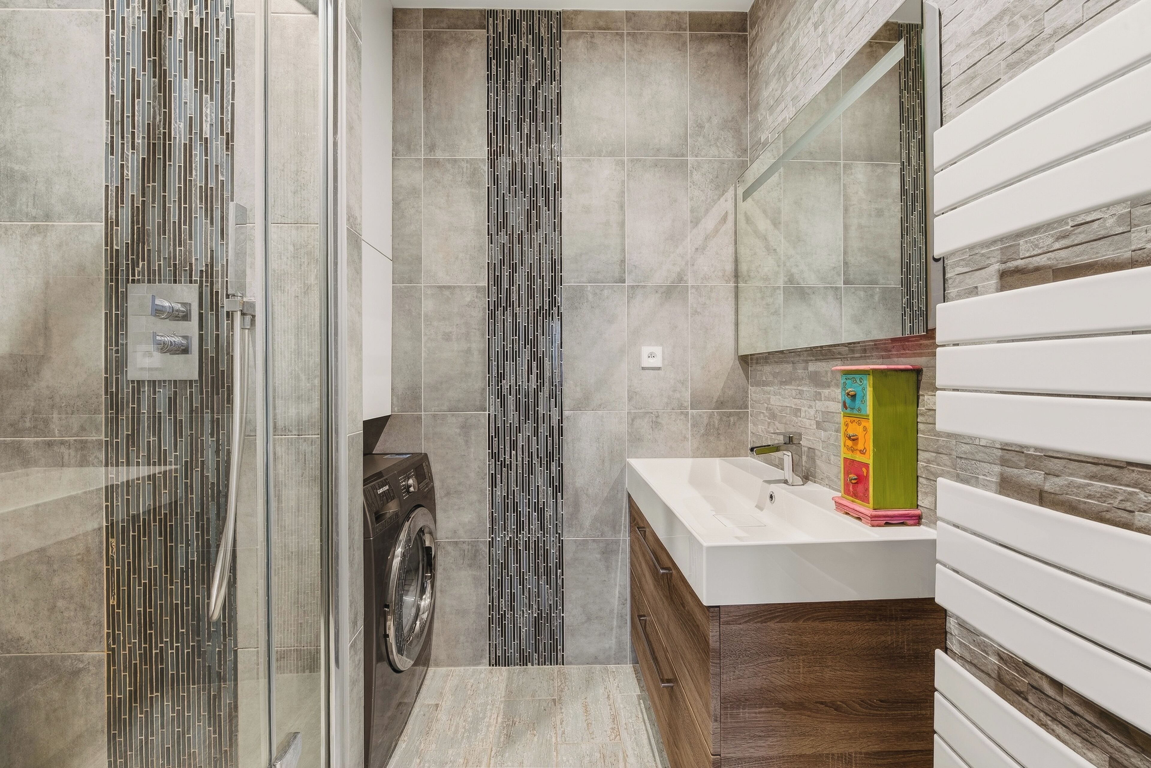 Shower, towels, toilet paper
