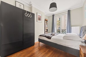 Room - Vrbo Property (Paris)