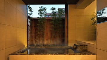 Suite, vistas a la ciudad | Spa
