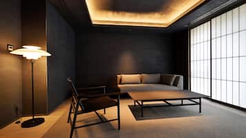 Suite, City View | Living area