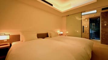 Luxury Suite | In-room safe, free WiFi