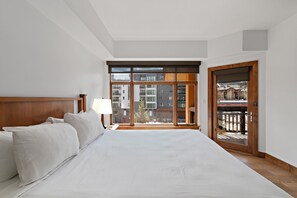 2 habitaciones, escritorio, tabla de planchar con plancha y wifi gratis 