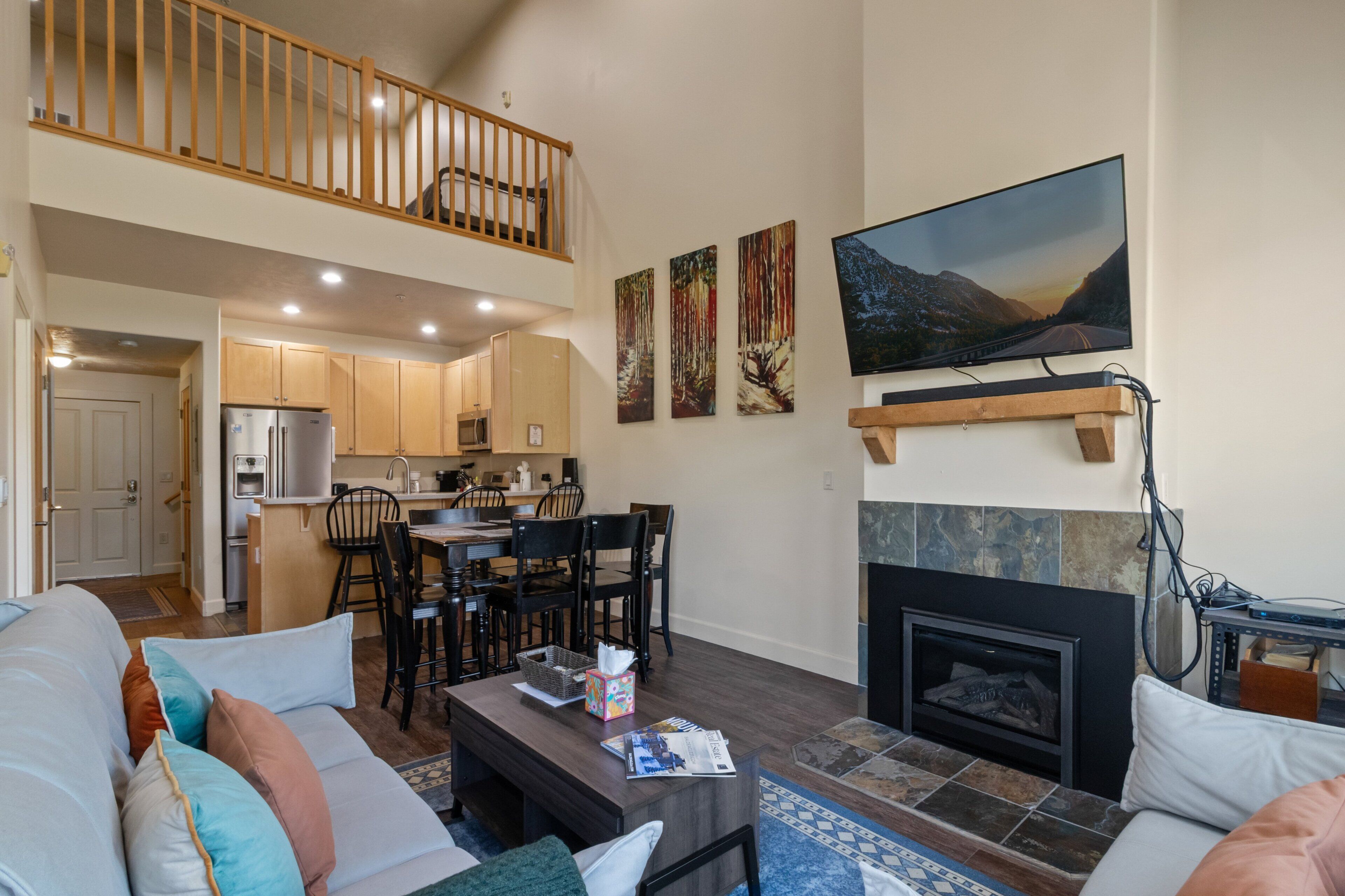 Smart TV, fireplace