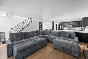 Smart TV y chimenea 