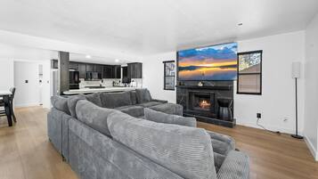 Smart TV, fireplace