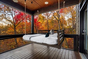 5 bedrooms, desk, iron/ironing board, travel cot - Riverfront & Mountain Views - Hot Tub, Sauna, Cold Plunge, Pickleball, Sleeps 16 (Blue Ridge)