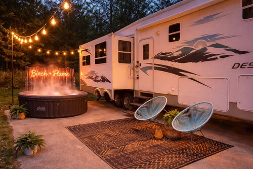 Stardust-A Dreamy Escape at Birch + Flame Hot Tub Near Frankenmuth