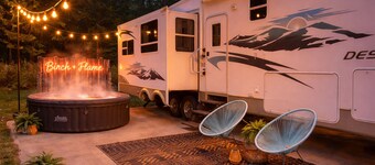 Stardust-A Dreamy Escape at Birch + Flame Hot Tub Near Frankenmuth