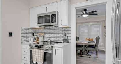 Near Walnut Beach, Near Bridge St., Sleeps 6