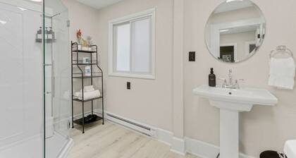 Near Walnut Beach, Near Bridge St., Sleeps 6