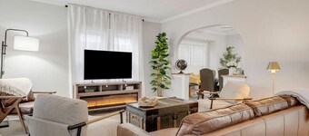 Near Walnut Beach, Near Bridge St., Sleeps 6