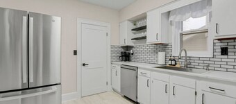 Walk to Walnut Beach, Dog-Friendly, Sleeps 6