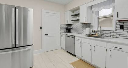 Walk to Walnut Beach, Dog-Friendly, Sleeps 6