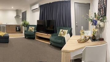 House, 2 Bedrooms, Accessible | Living room