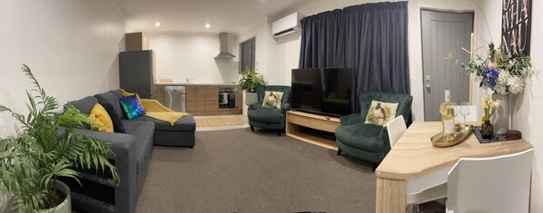 House, 2 Bedrooms, Accessible | Living room - New Stylish 2-bedroom House in Frankton, Hamilton (Hamilton)
