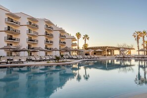 Pool - Oceanfront resort in world famous Cabo San Lucas, walking distance to the Marina (Cabo San Lucas)