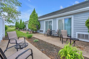 Outdoor dining - Standard Double with Patio at Indiana Beach Hotel (Monticello)