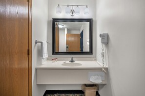 Bathroom - Standard Double with Patio at Indiana Beach Hotel (Monticello)