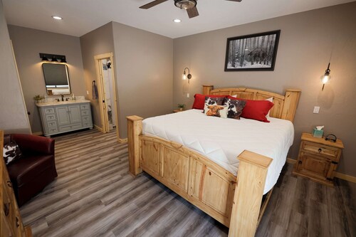 Riverfront Lodge in White Bird, ID – 1BR w/ Panoramic Views & Breakfast Unit 1