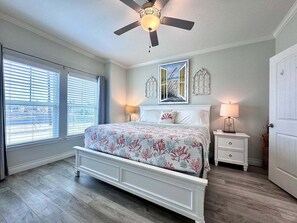 4 bedrooms, free WiFi, bed sheets - Moonlit Shores | 4 bedroom | 2 Master Suites (Corpus Christi)