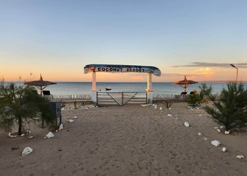 Oceanfront Family Bungalow 101 (2 beds per room)