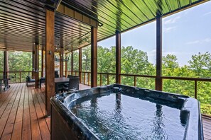 Outdoor dining - Epic Heated Deck • Fireplaces • Views (Sevierville)
