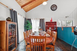Dining - Wild Horse Cabin—Scenic Farm Escape Close to Surf (Middleton)