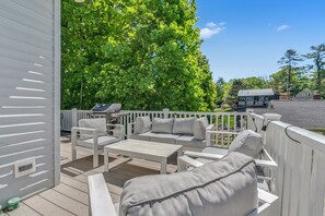 Property grounds - Walk to Restaurants. Peloton Bike. Backyard Firepit. (Ogunquit)