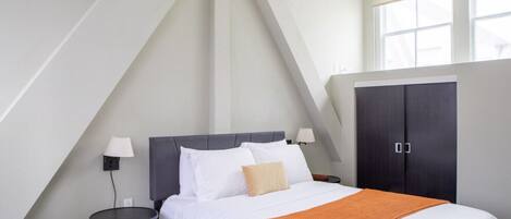 1 bedroom, desk, iron/ironing board, WiFi