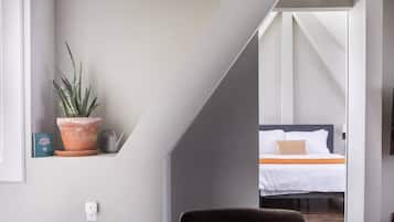 1 bedroom, desk, iron/ironing board, WiFi