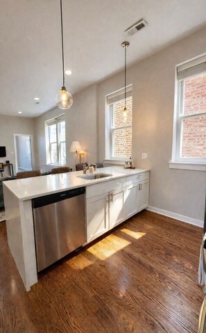 Interior - Penthouse with Private Rooftop and Skyline Views - Sleeps 6 (Chicago)
