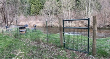 Private North Idaho Guest House w/Pickleball and Views