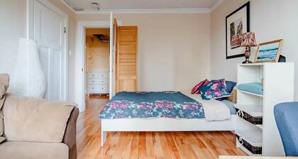 Fully equipped Loft style apartment Historic New Westminster