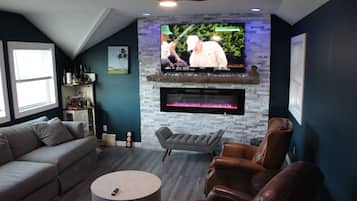 Smart TV, books, stereo